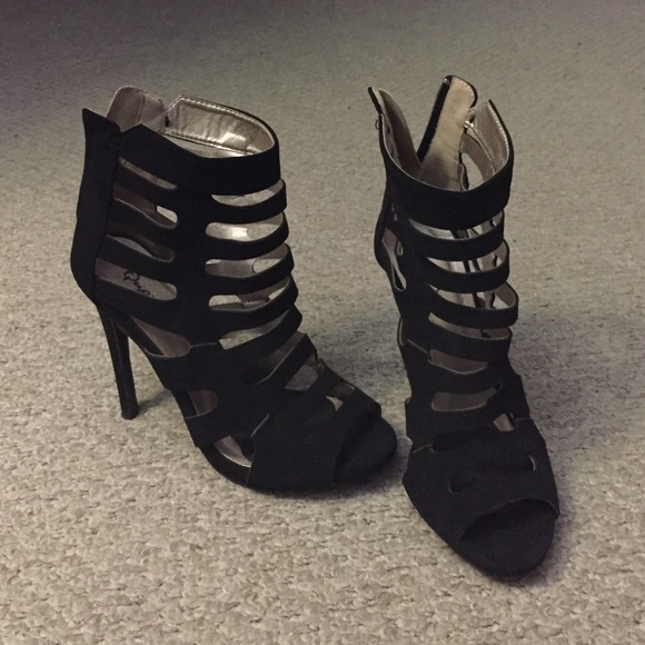 Gorgeous Strappy Heels - Picture 1 of 4