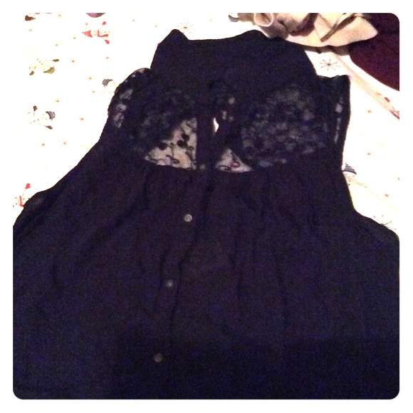 Very cute open half way back lace shirt.