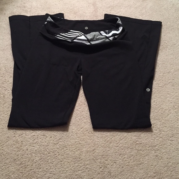 Groove Lululemon sweatpants.