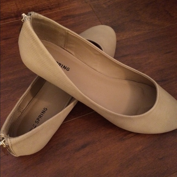 NWOT - Never been worn. Nude flats.