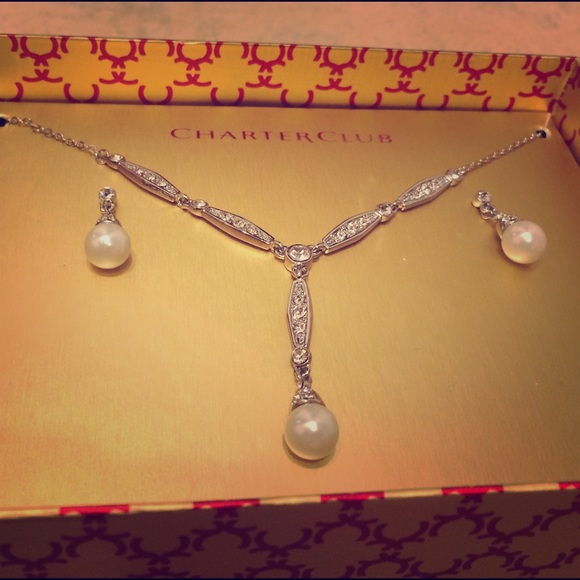 Brand new - never been worn jewelry set
