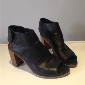 Steve Madden, leather peep toe heels