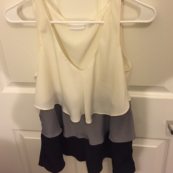 Tri-colored tiered top