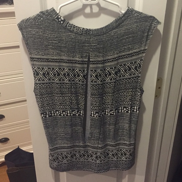 BCBGeneration Aztec Top - Picture 2 of 3
