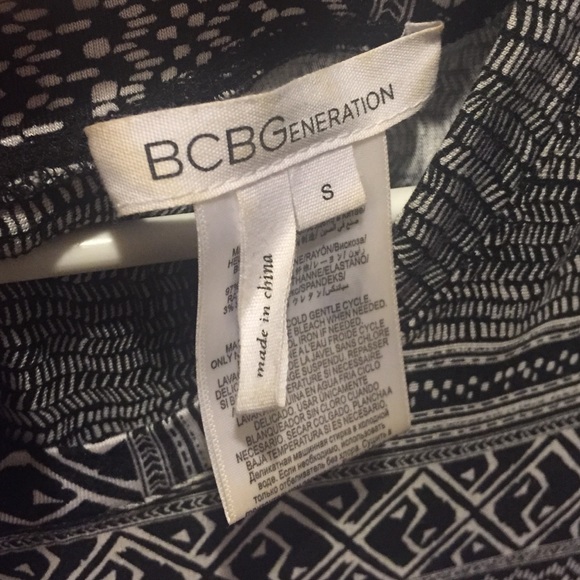 BCBGeneration Aztec Top - Picture 3 of 3
