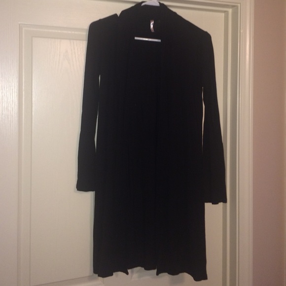 Long-sleeved black cardigan