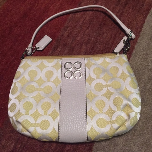 Small pale yellow coach bag - Picture 1 of 3