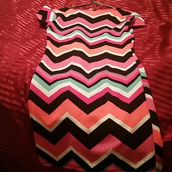 Size small colorful barely worn dress - Picture 2 of 2