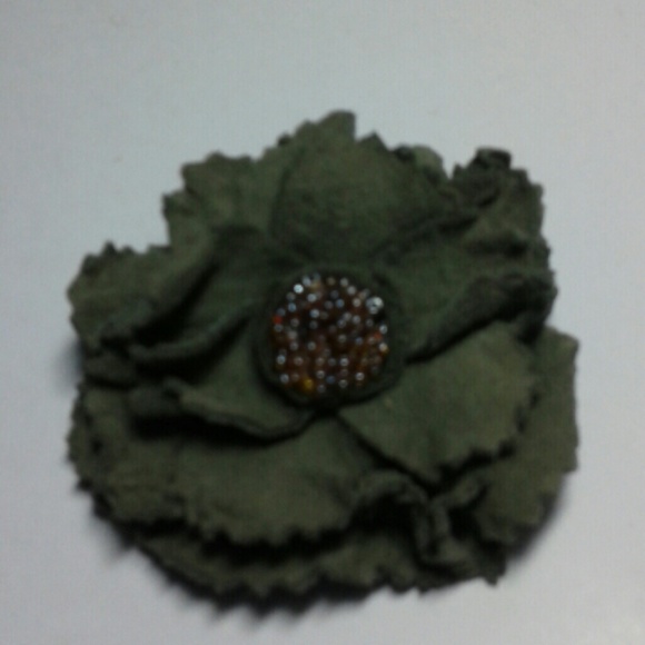 Leather Flower pin and clip - Picture 2 of 3