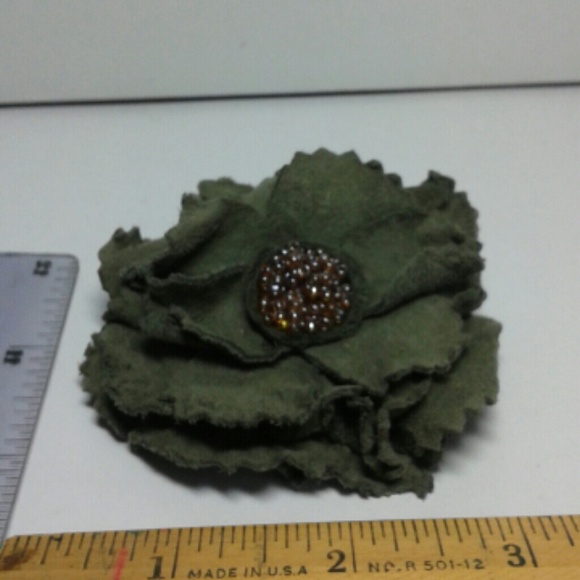 Leather Flower pin and clip - Picture 3 of 3