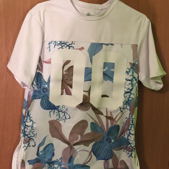 Cute pacsun shirt (on the byas)