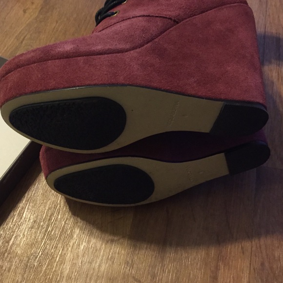 Pretty plum red platform wedge heels - Picture 2 of 2