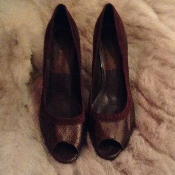 Bandolino Bronze Peep Toe w/ Suede Trim Heels