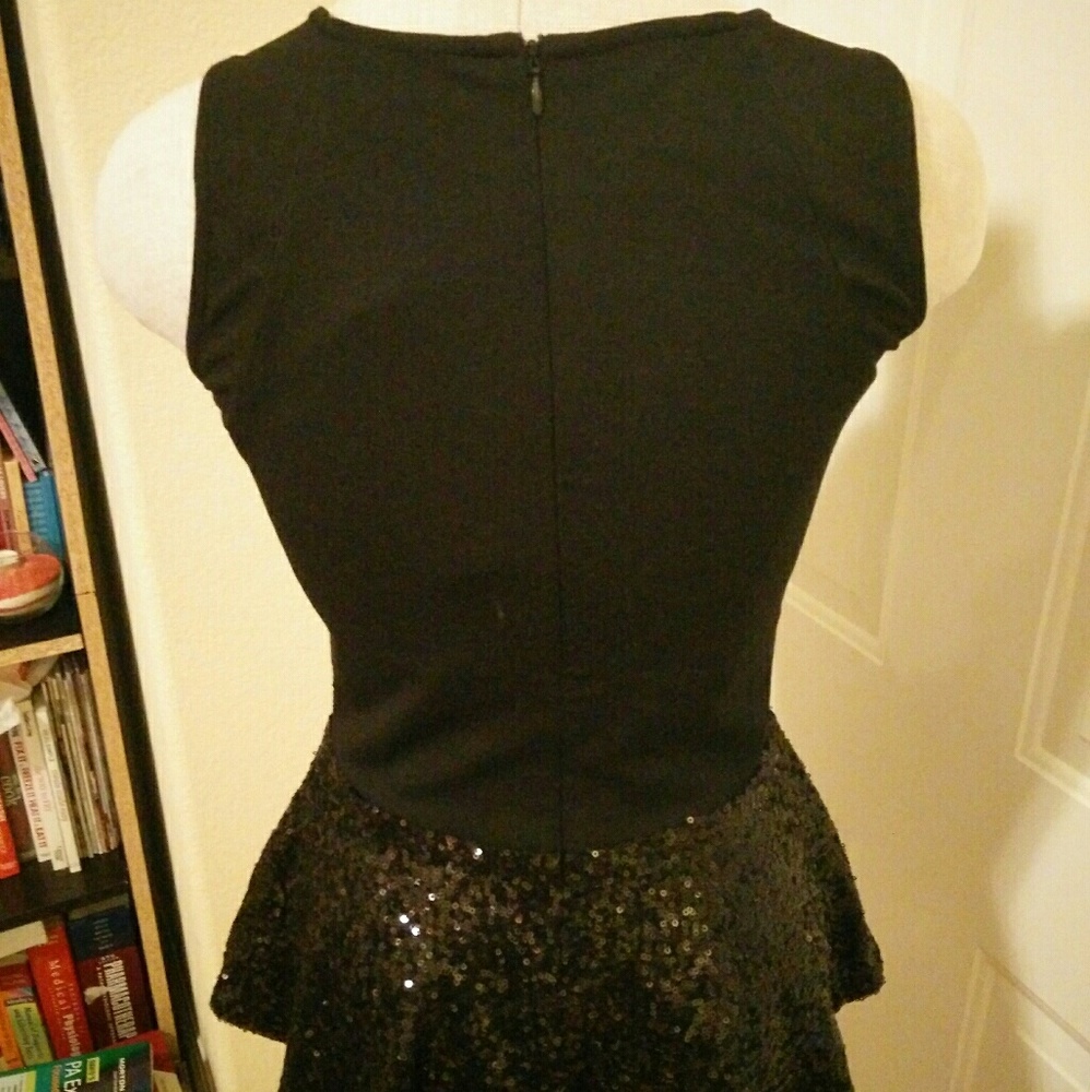 Gianni Bini sleeveless sequin peplum top - Picture 4 of 7