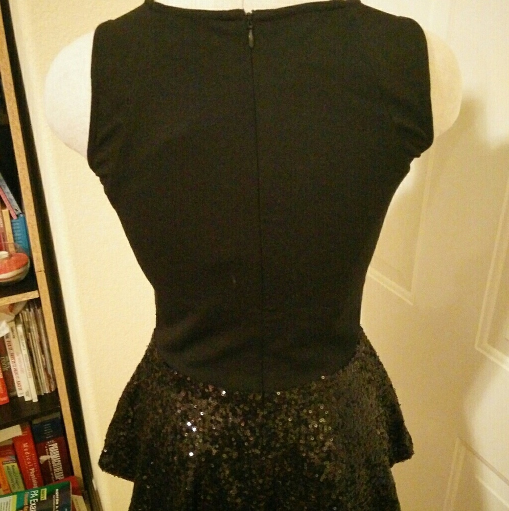 Gianni Bini sleeveless sequin peplum top - Picture 6 of 7