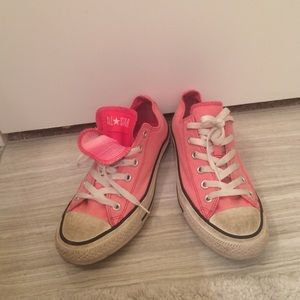 Converse pink