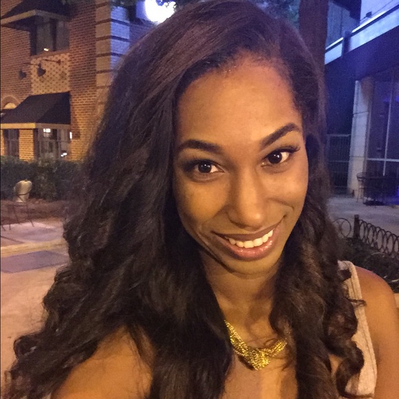 Meet your Posher, Monique