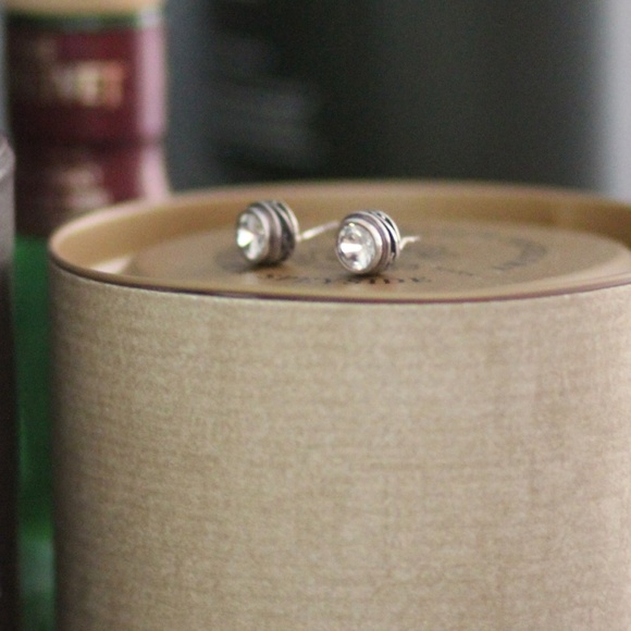 Quartz solitaire studs! - Picture 3 of 4