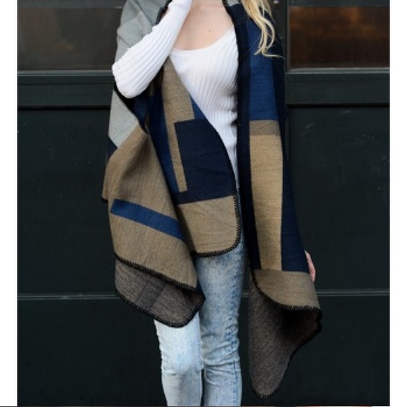 Colorblock Poncho Wrap - Picture 3 of 3