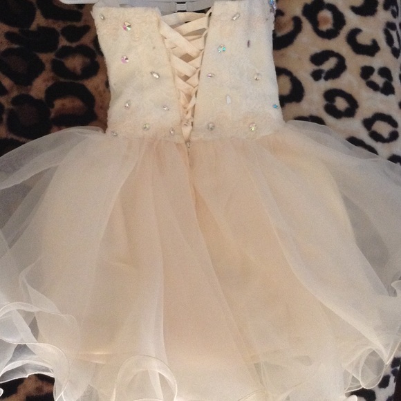 Champagne strapless sweetheart dress - Picture 3 of 4