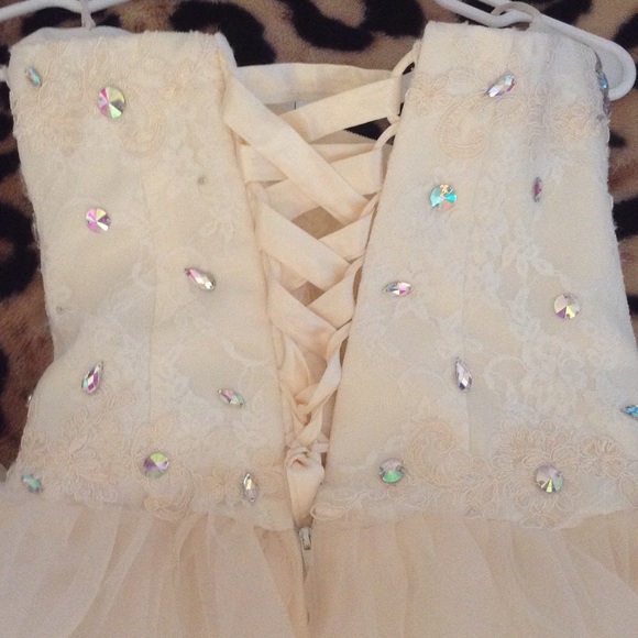 Champagne strapless sweetheart dress - Picture 4 of 4