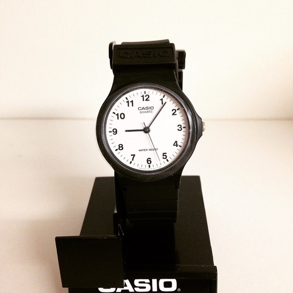 NWT Casio MQ-24 Unisex Analog Watch