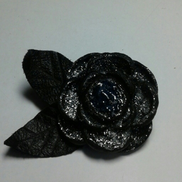 Leather Flower Pin - Picture 2 of 3