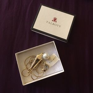 Long pearl pendant necklace