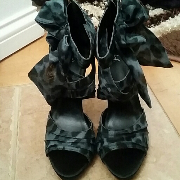 Shoes - Picture 2 of 3