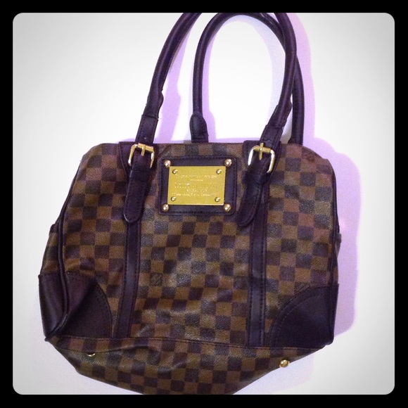 Knock off Louis V bag