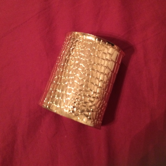BCBGMAXAZRIA reptile gold cuff / bracelet