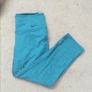 Nike cropped leggings