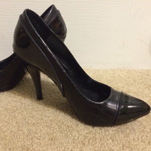 Vera Wang black heels