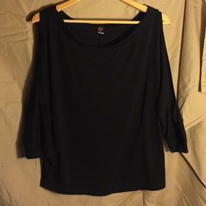 Black blouse with open sleeves
