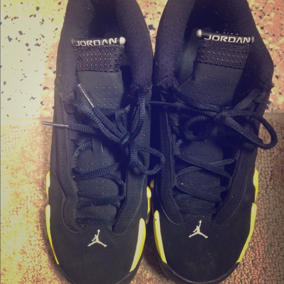 Air Jordan 14 Black/ Vibrant Yellow size 6.5Y