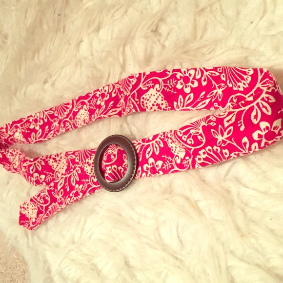 Red and white pattern belt