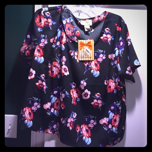 Beautiful black and pink floral crop top - Picture 1 of 3