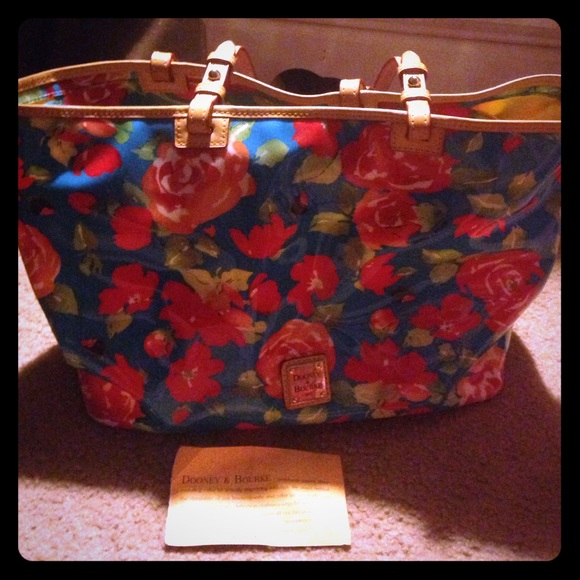 Dooney and Burke tote 💥ONE HOUR SALE💥