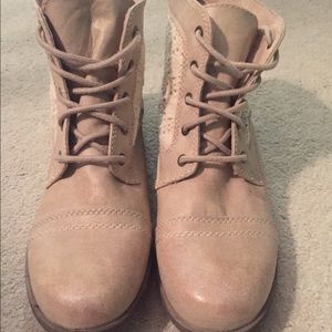 Adorable tan boots