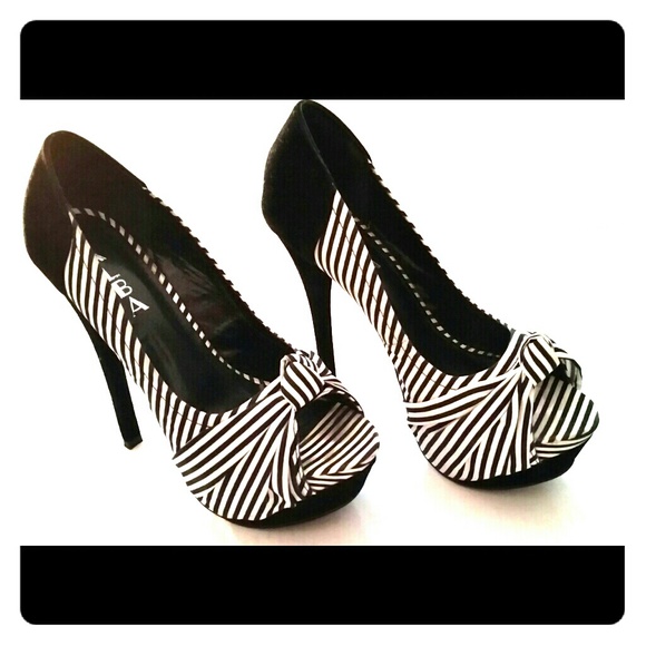 Mini black and white stripe heels size 9