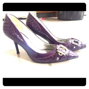 Guess Purple Buckle Pump