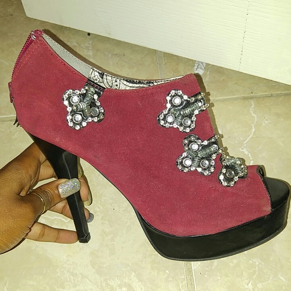 Red booties - Picture 2 of 3