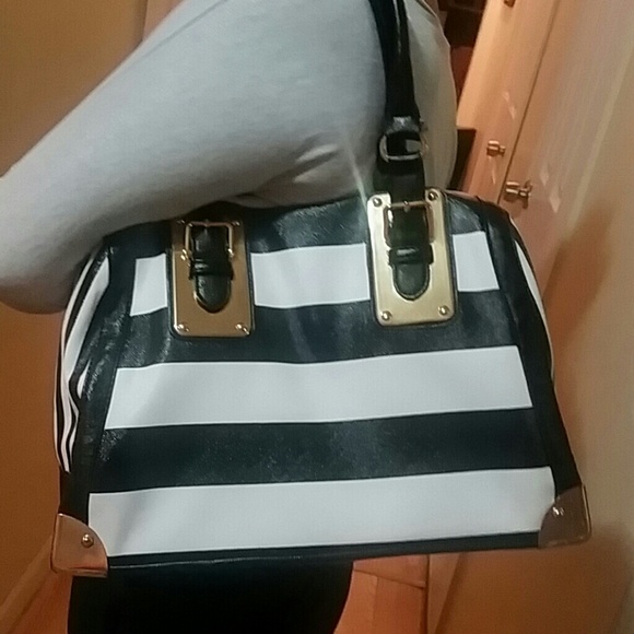 Medium/big black and white bag w/ gold hints on it