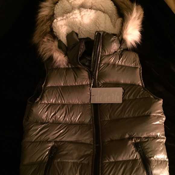 AEO Puffer Vest
