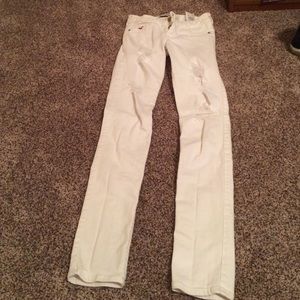 white distressed skinny jeans