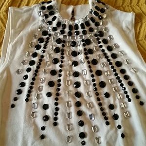 Sleeveless embellished light sweater