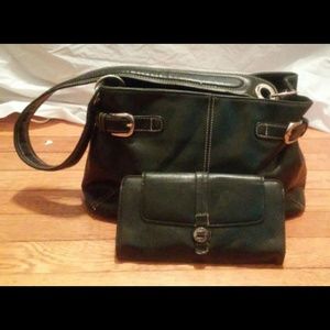Black Tommy Hilfiger handbag with wallet