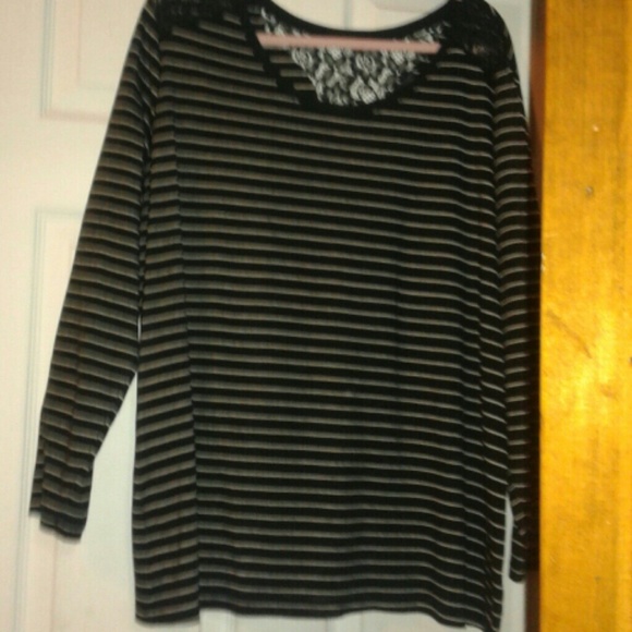 Black and white lace long sleeve top