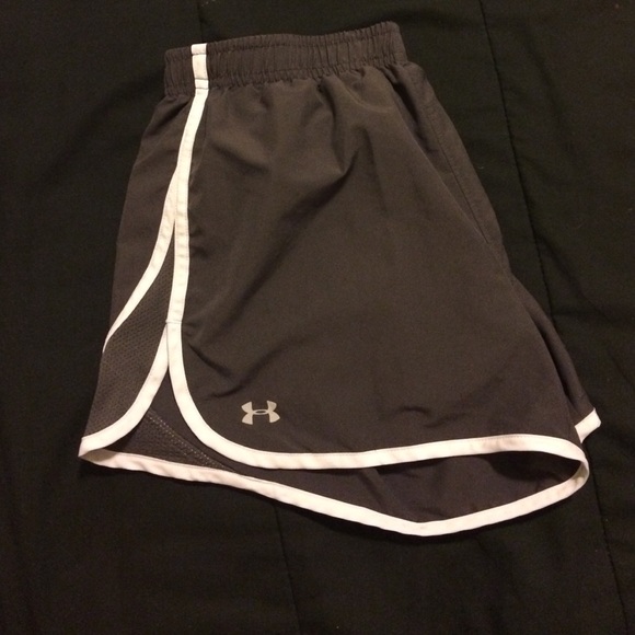 Under Armour Semi-Fitted running shorts - Picture 2 of 3