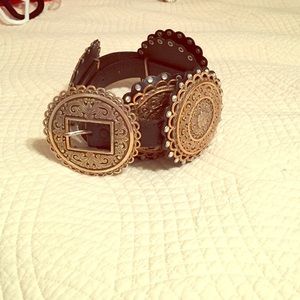 Accent genuine leather belt. Size medium